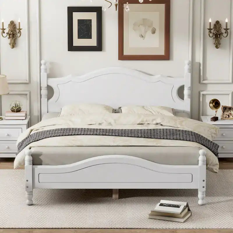 Lit plateforme queen en bois blanc d'inspiration vintage