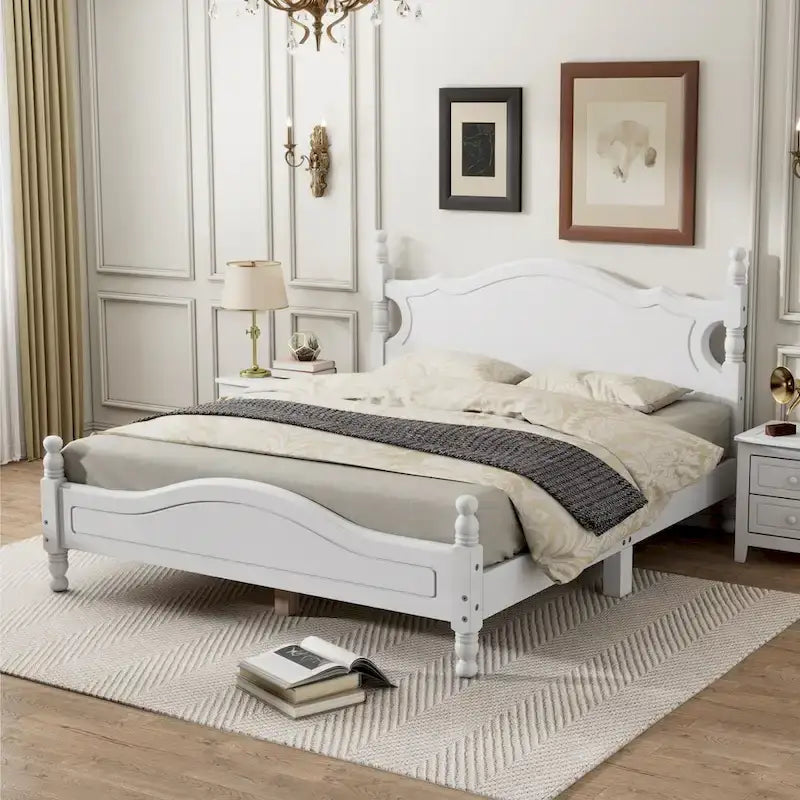 Lit plateforme queen en bois blanc d'inspiration vintage