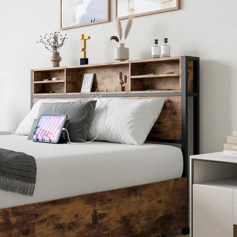 Cadre de lit Queen avec tête de lit de rangement et 4 tiroirs, plateforme de lit en métal avec station de recharge